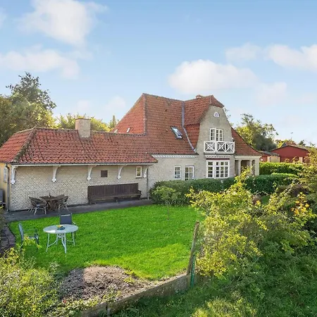 4 Bedroom Stunning In L * Torrig