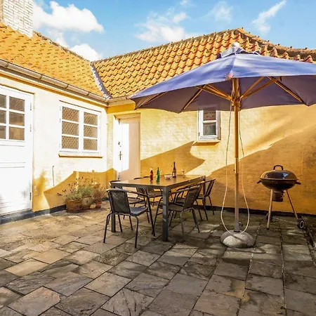 4 Bedroom Stunning In L