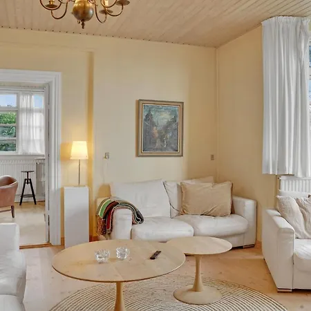 4 Bedroom Stunning In L Nyaraló
