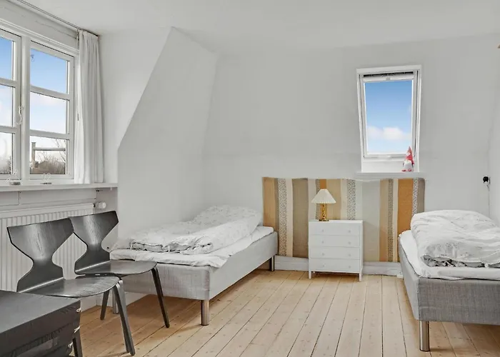 4 Bedroom Stunning In L Ferienhaus