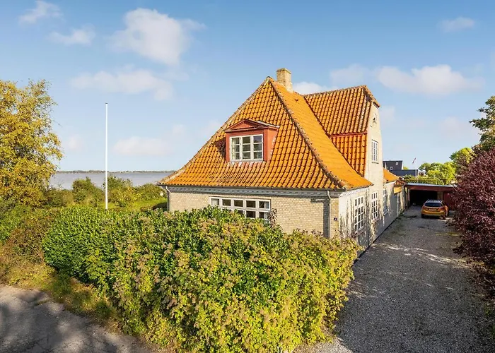 4 Bedroom Stunning In L Ferienhaus