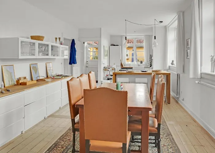 4 Bedroom Stunning In L Ferienhaus *
