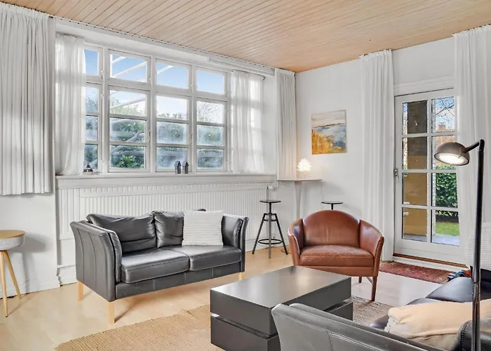 Ferienhaus 4 Bedroom Stunning In L *