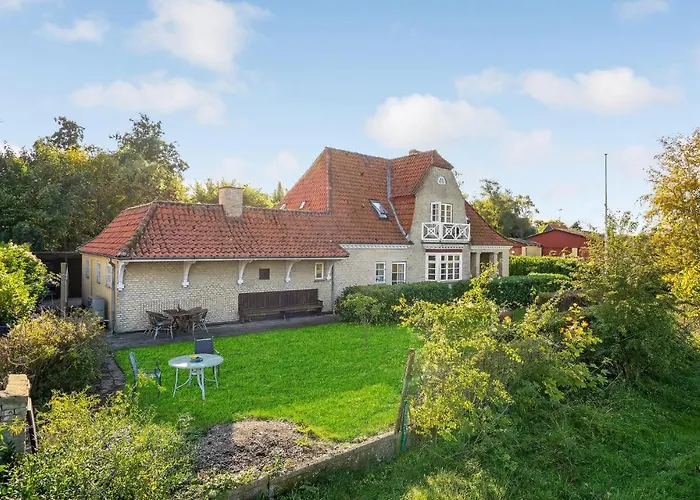 4 Bedroom Stunning In L * Torrig