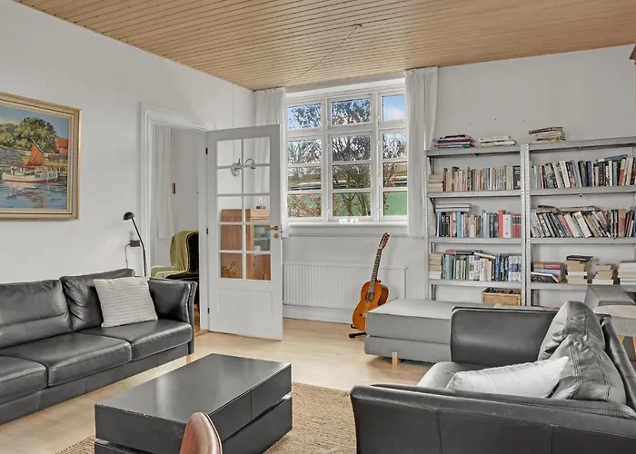 Ferienhaus 4 Bedroom Stunning In L *