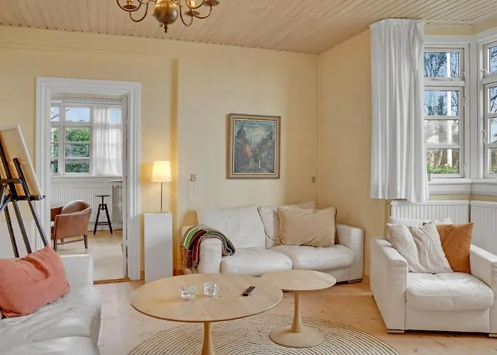 4 Bedroom Stunning In L Ferienhaus